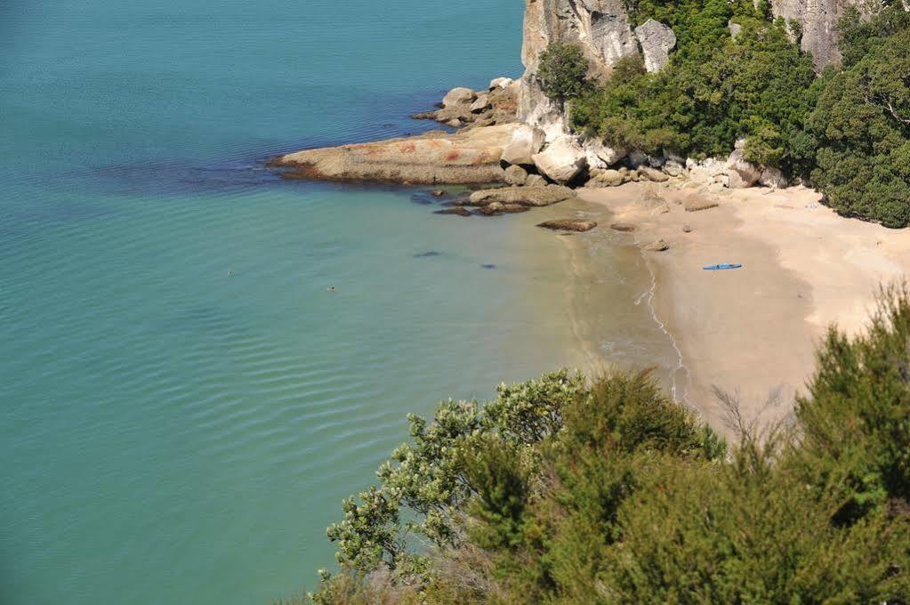 970 Lonely Bay Lodge Cooks Beach Esterno foto